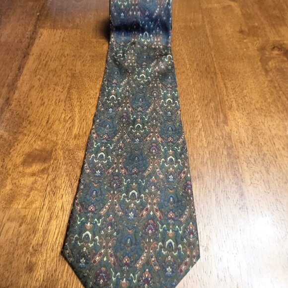 Adolfo ~ 100% Silk ~ Abstract Necktie ~ Excellent Condition - Picture 3 of 6